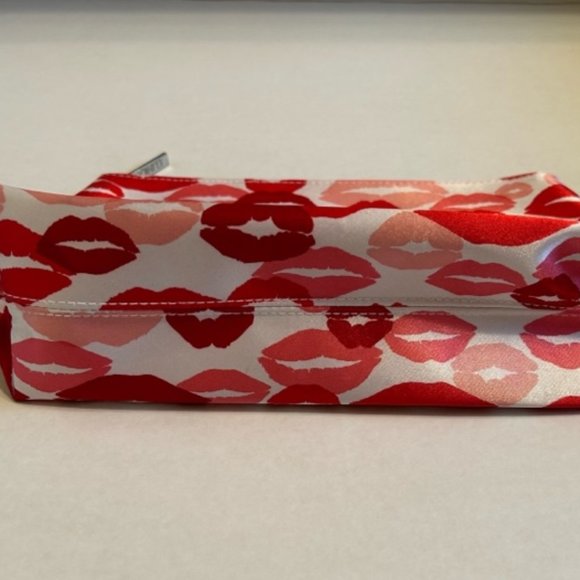 Clinique Pink Lip Patterned Cosmetic Bag - Picture 3 of 7